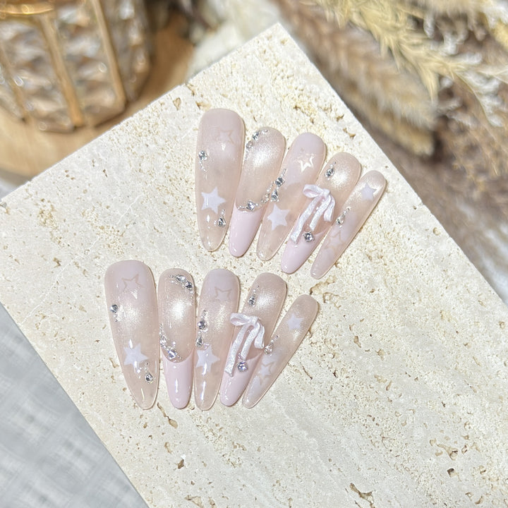 Elegantes Sternen-inspiriertes Druck-On-Nagelkunst-Set Karnz