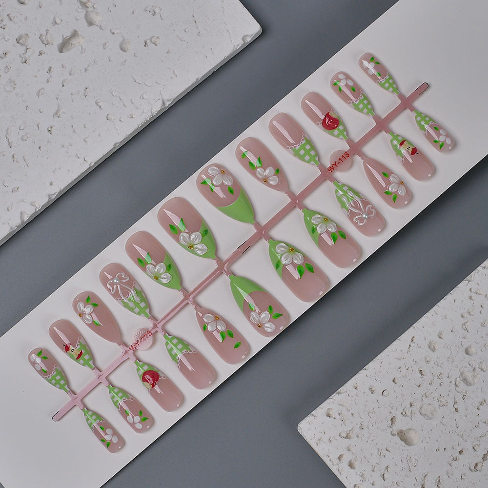 Künstlerische Blumen Press-On Nagelkunst Kollektion Karnz