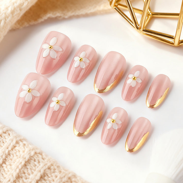 Blumenverzierte Gel-Nagelkunst Karnz