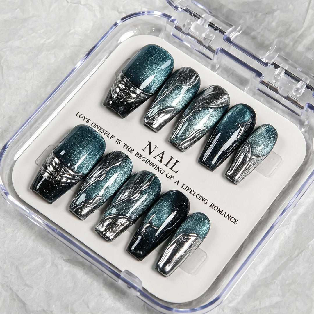 Künstlerische Press-On-Nagelspitzen mit Verlauf-Design