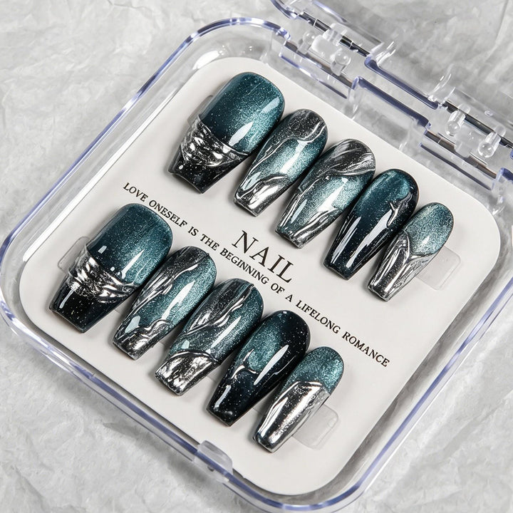 Künstlerische Press-On-Nagelspitzen mit Verlauf-Design
