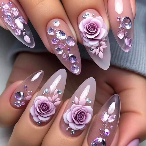 Kreatives Kunstnagelset mit eleganten Rosen-Akzenten und sanftem Farbverlauf Karnz