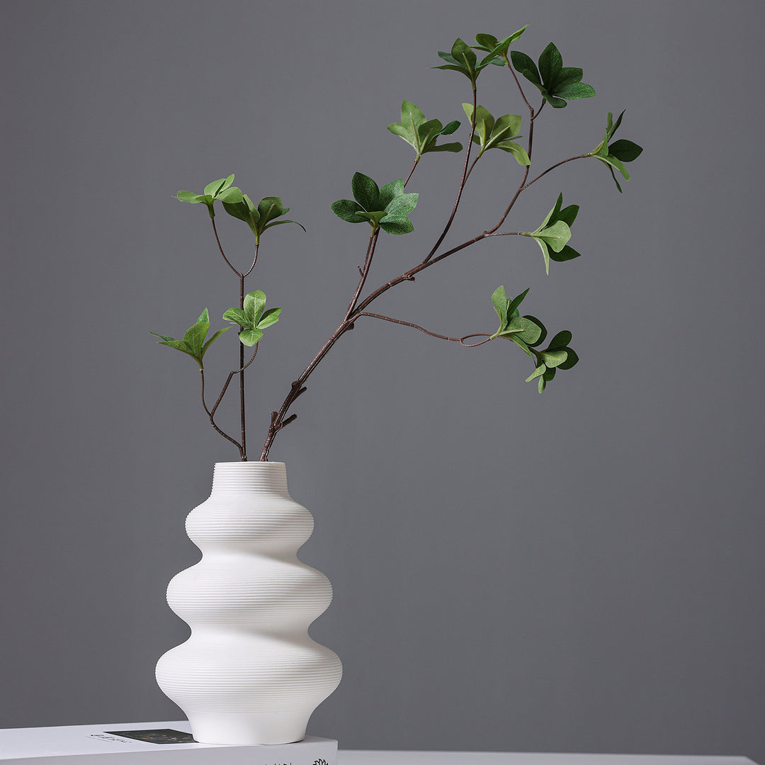 Moderner minimalistischer gerippter Keramikvase