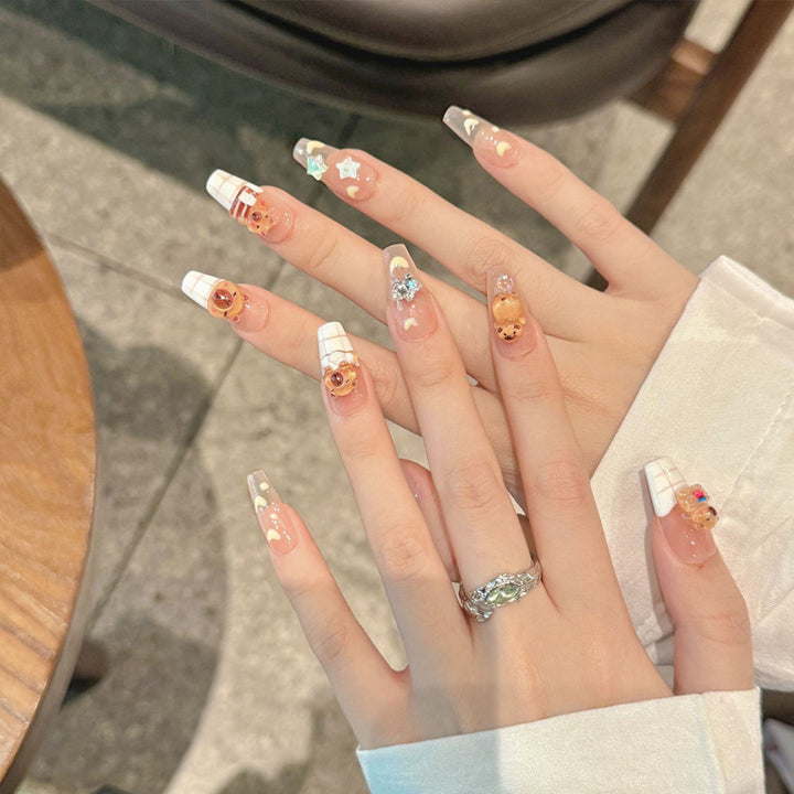 Kunstnagelset mit charmantem Tierdesign und funkelnden Kristallverzierungen Karnz