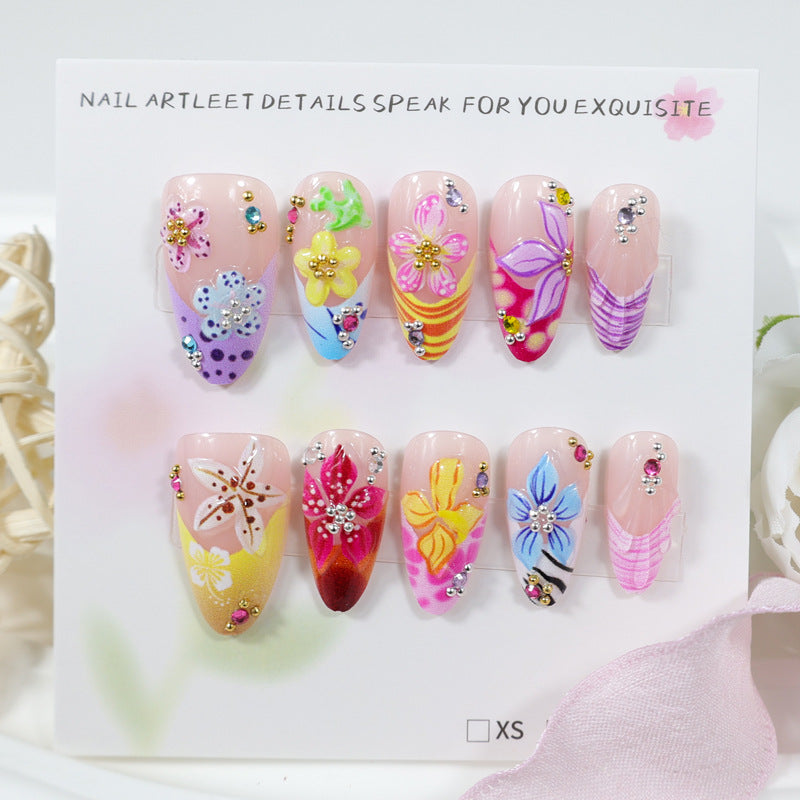 Kunstnagelset mit floralen 3D-Verzierungen Karnz