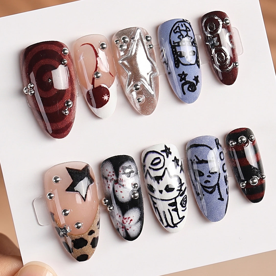 Kreatives Kunstnagelset mit einzigartigen Designs und Glitzerelementen Karnz