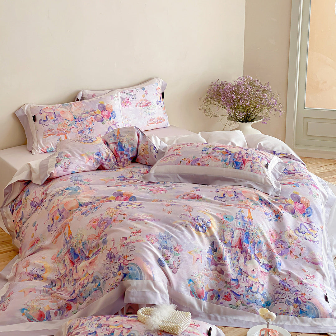 Luxuriöses Satin-Bettwäsche-Set mit märchenhaftem Aquarellprint und dekorativen Kissenbezügen