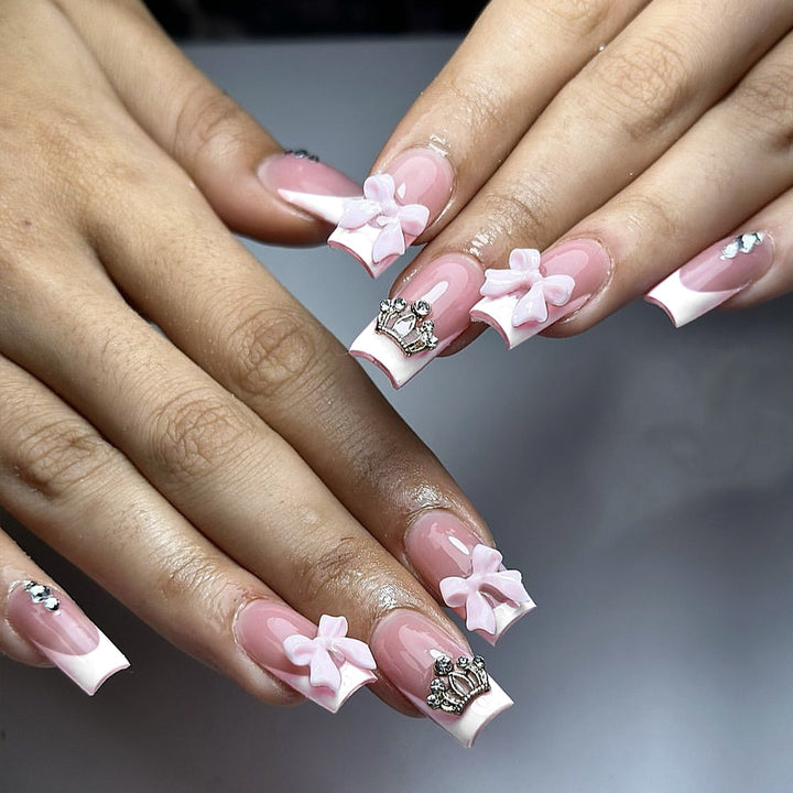Elegante mit Krone verzierte Nagelkunstverlängerungen Karnz