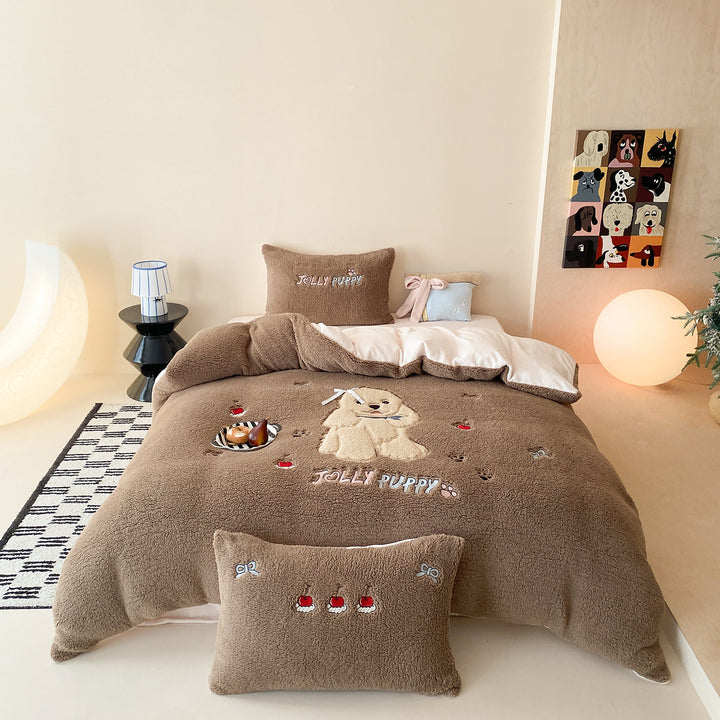 Plüsch-Bettwäsche-Set mit Sherpa-Finish, gesteppter Kuscheldecke und besticktem Welpenmotiv Karnz