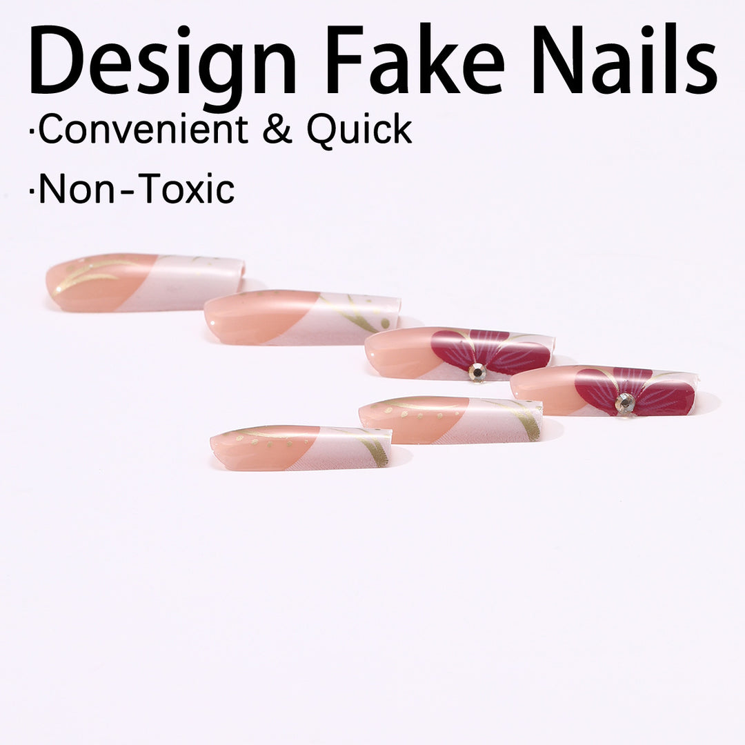 Kunstnagelset mit floralem Detail und Glitzerakzenten Karnz