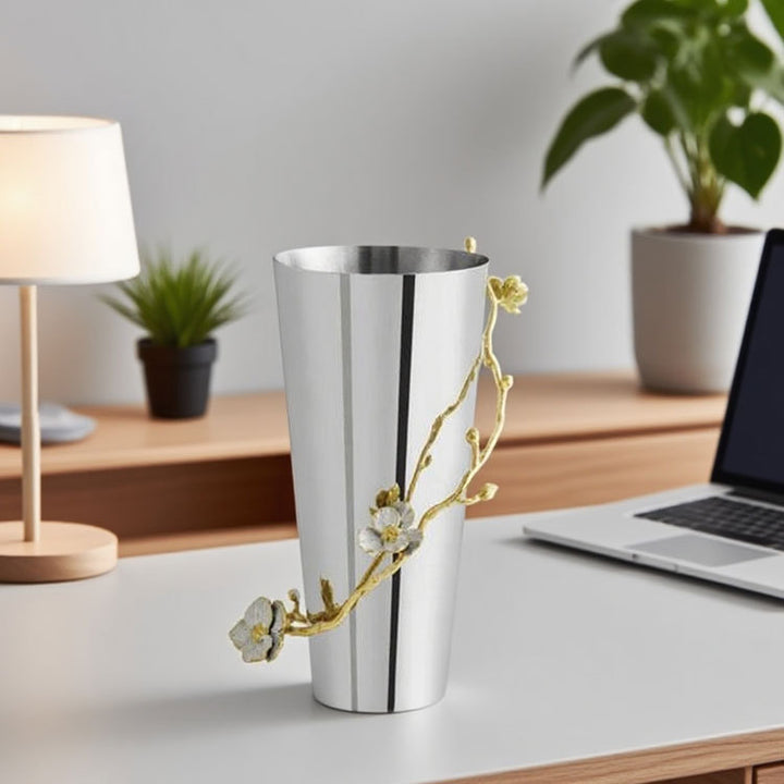 Dekorative Blumenakzentvase
