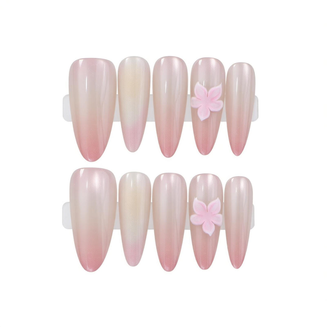 Elegantes Press-On-Nagel-Set mit floralen Akzenten Karnz