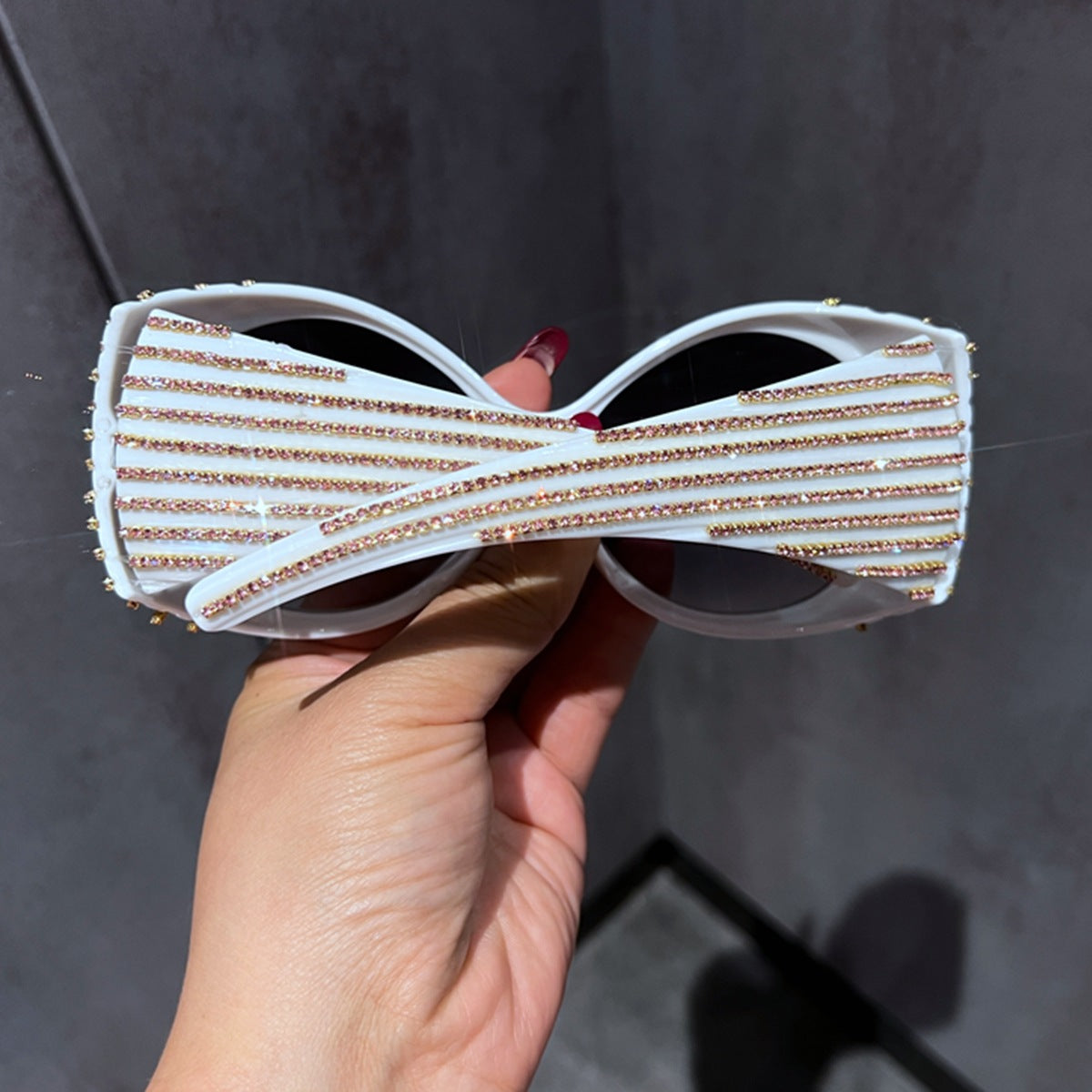 Damen Glamouröse Sonnenbrille mit funkelnden Kristallverzierungen Karnz
