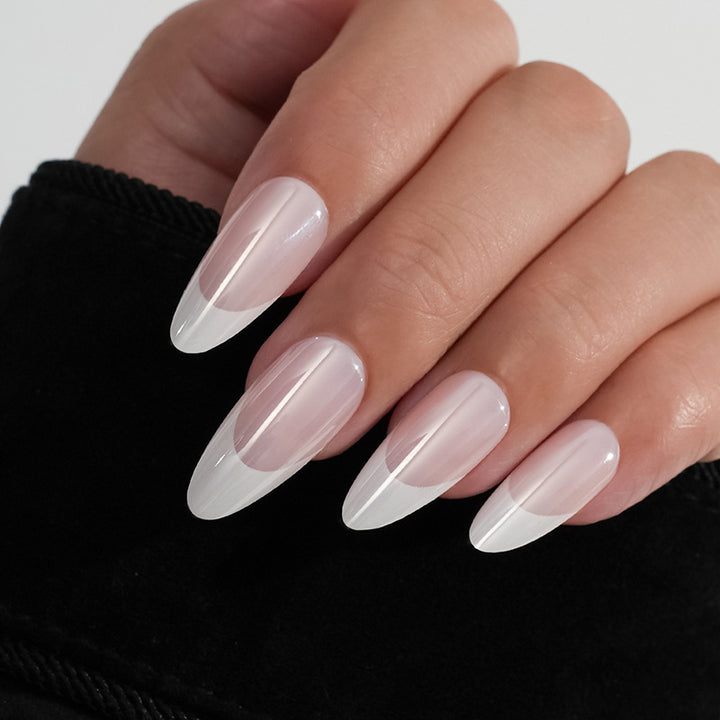 Künstliche Nagelspitzen mit Elegantem French-Tip Karnz
