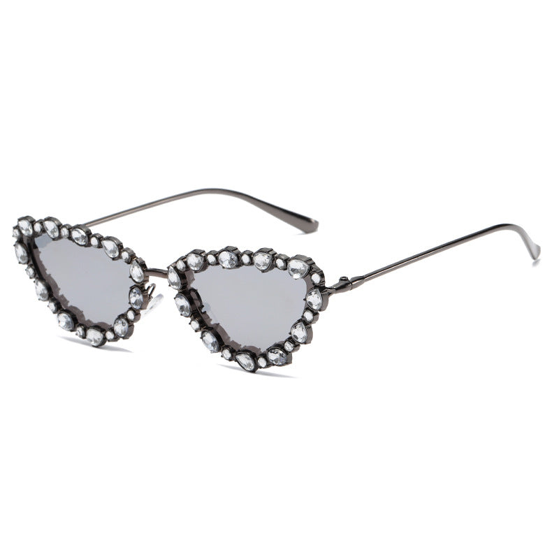 Damen Herzförmige Designer-Sonnenbrille mit glamourösem Kristallrahmen Karnz