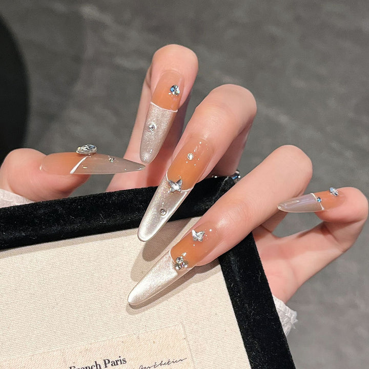 Elegante Press-On Nagelverlängerungen mit Juwelenakzenten Karnz