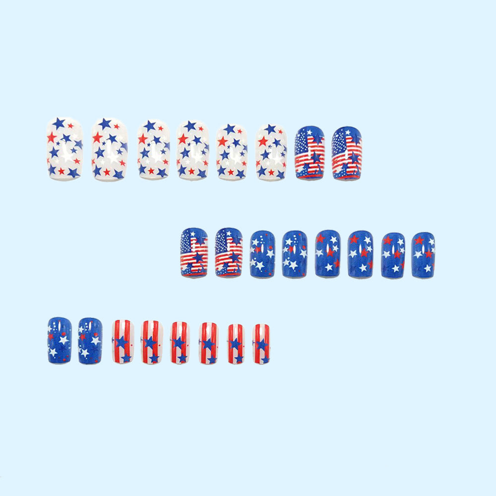Kunstnägel mit patriotischem Sternen-Design Karnz