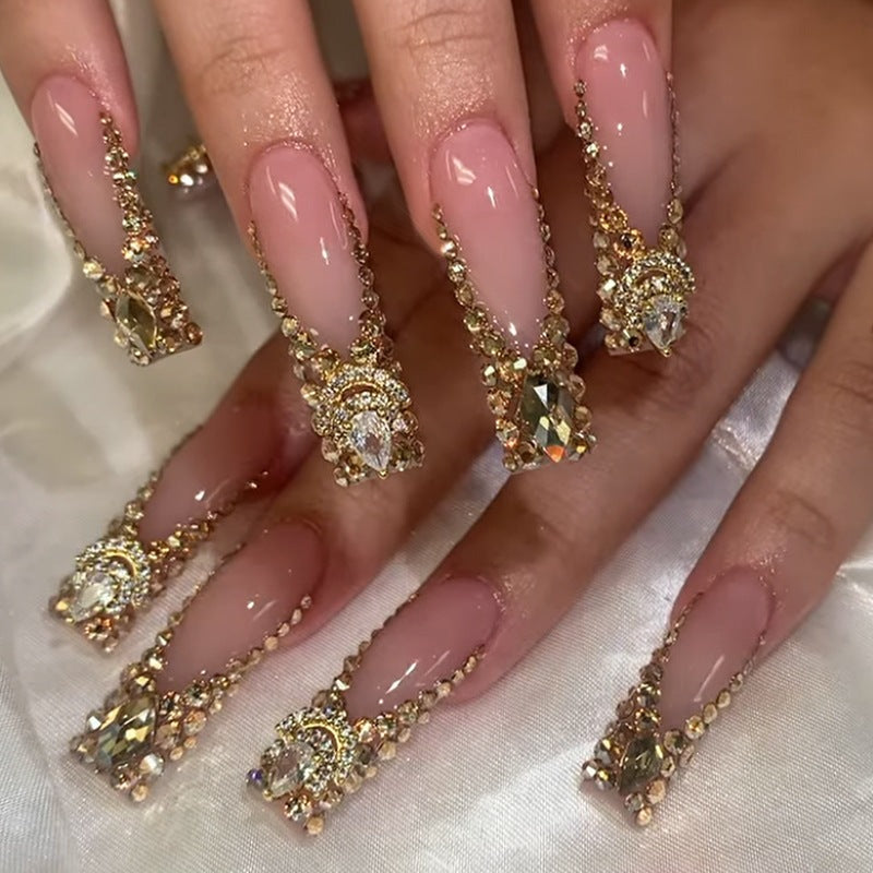Kunstnagelset mit eleganten Strass- und Glitzerakzenten Karnz