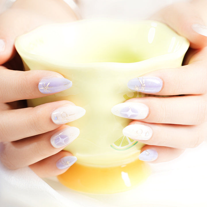 Elegantes Künstlerisches Press-On Nageldesign Karnz