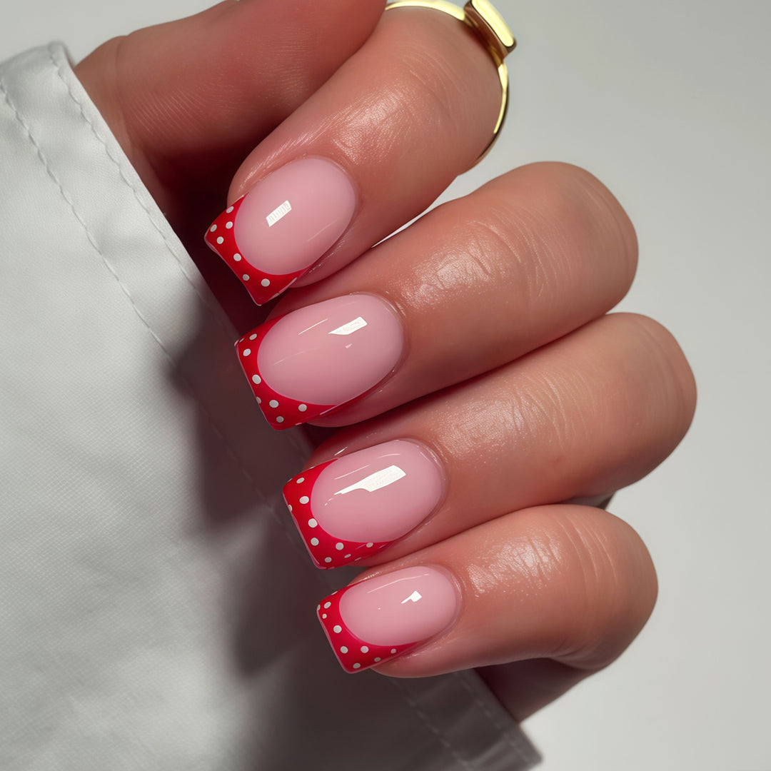 Dekoratives Französisches Spitzen-Nagelkunstdesign Karnz
