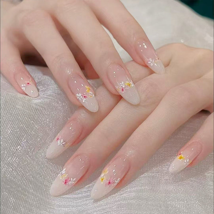 Dekorative Nagelkunst Karnz