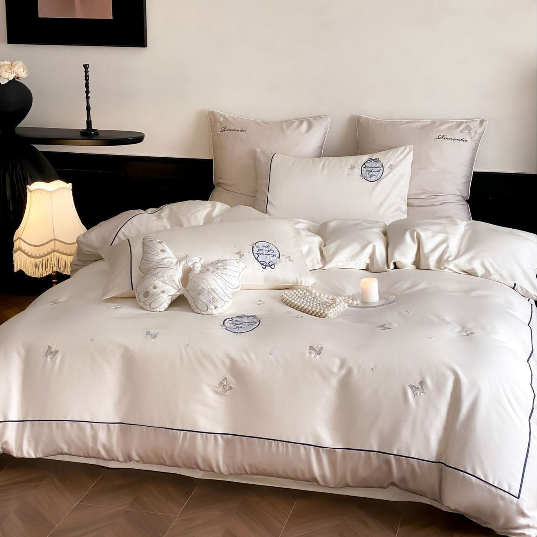 Luxuriöses Baumwollsatin-Bettwäscheset mit bestickten Schmetterlingsapplikationen und feiner Paspel