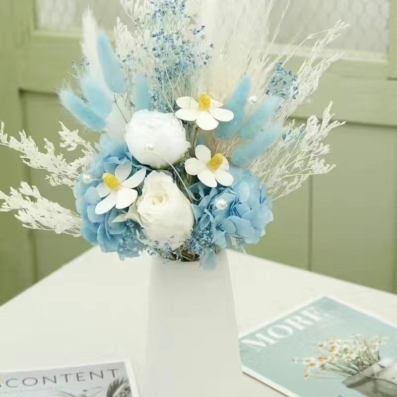 Künstlerischer getrockneter Blumenstrauß