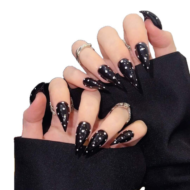 Spiked Stiletto Press-On Nail Set mit Schmuckakzenten