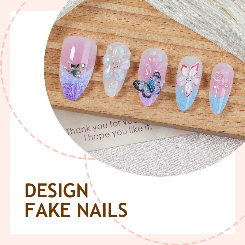 Kreatives Kunstnagelset mit floralen und Schmetterlingsmotiven Karnz
