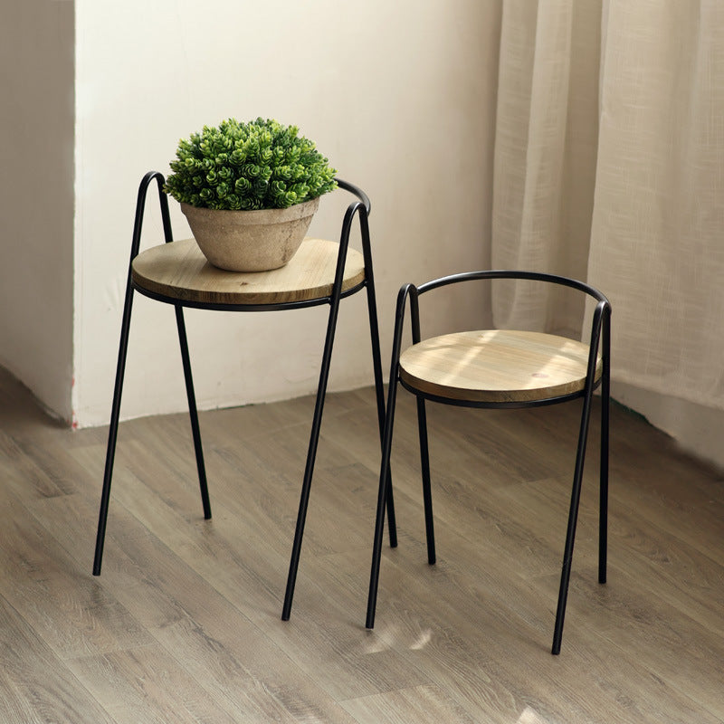 Moderner Hocker mit Holzsitz und Metallgestell Karnz