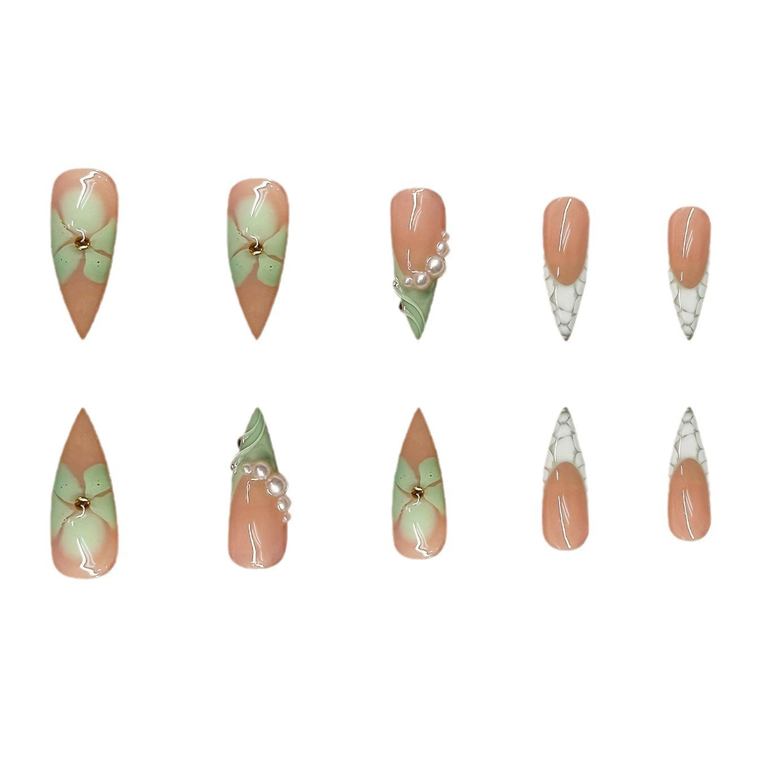Elegantes Stiletto-Nageldesign Karnz