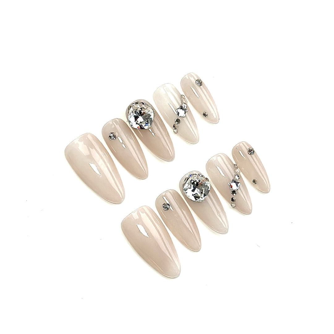 Glamouröses Press-On Nagelkunst Set mit Kristallakzenten