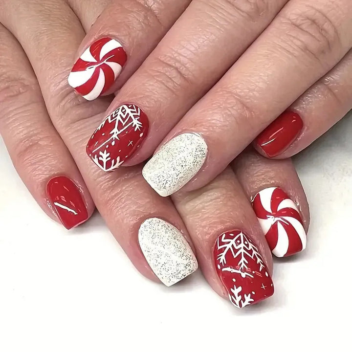 Künstlerische winterliche Nail Art Karnz