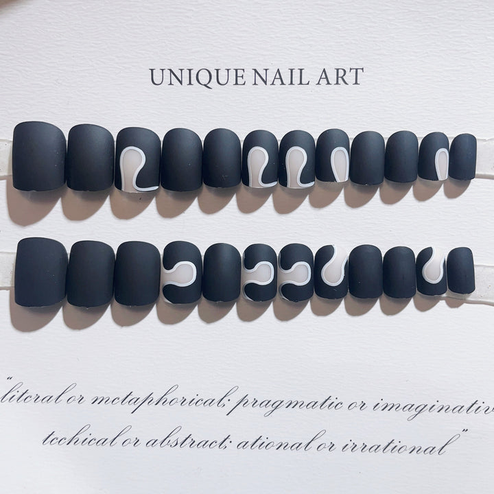 Einzigartiges Mattes Press-On Nagelset