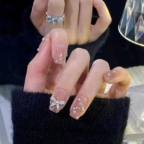 Glamouröse Glitter-Kunstnägel mit Schmetterlingselement Karnz