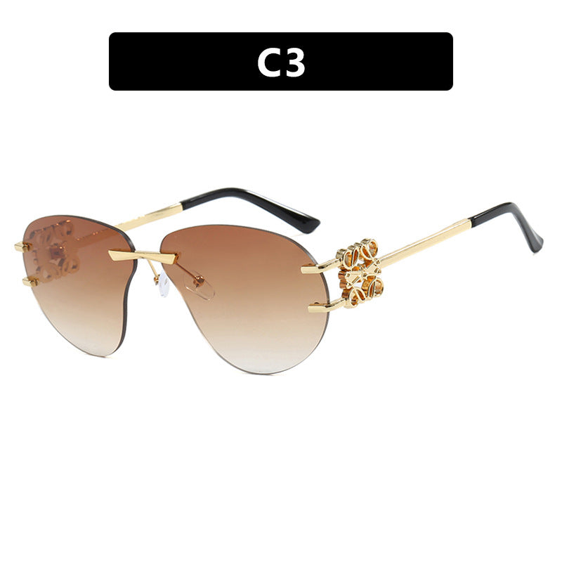 Damen modische Sonnenbrille im eleganten Aviator-Stil mit Kunststeindetails Karnz