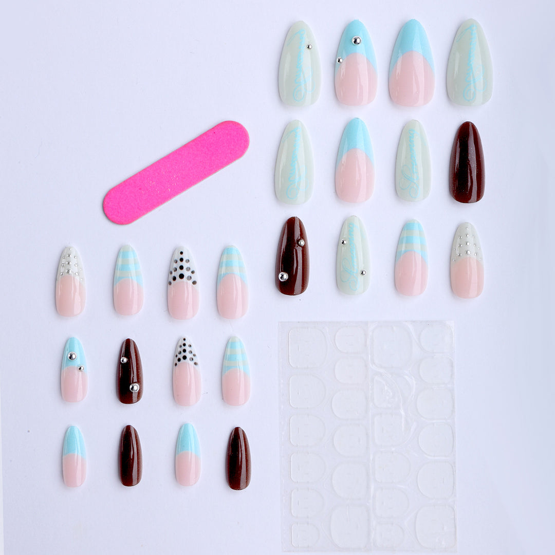 Künstliche Stiletto-Nägel mit Glamourösen Applikationen Karnz