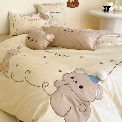 Niedliches Baumwollsatin-Bettwäsche-Set mit Teddybär-Applikation und Zierkissen