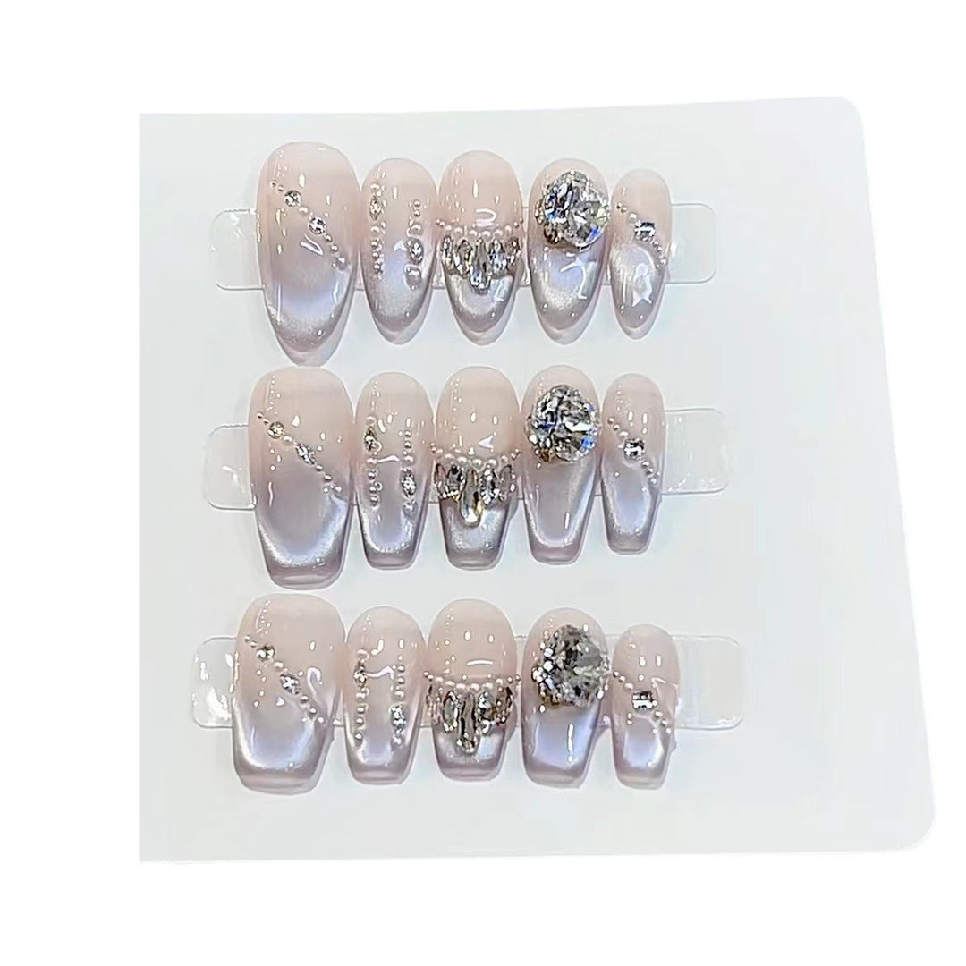 Premium Glänzende Press-On Nagelkunst mit Kristallakzenten Karnz
