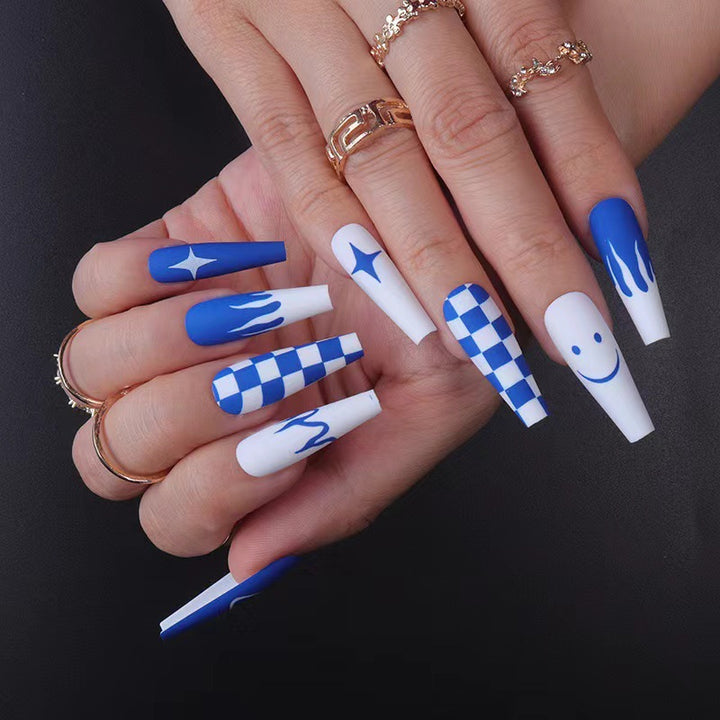 Kunstnagelset mit kreativem geometrischen Design Karnz