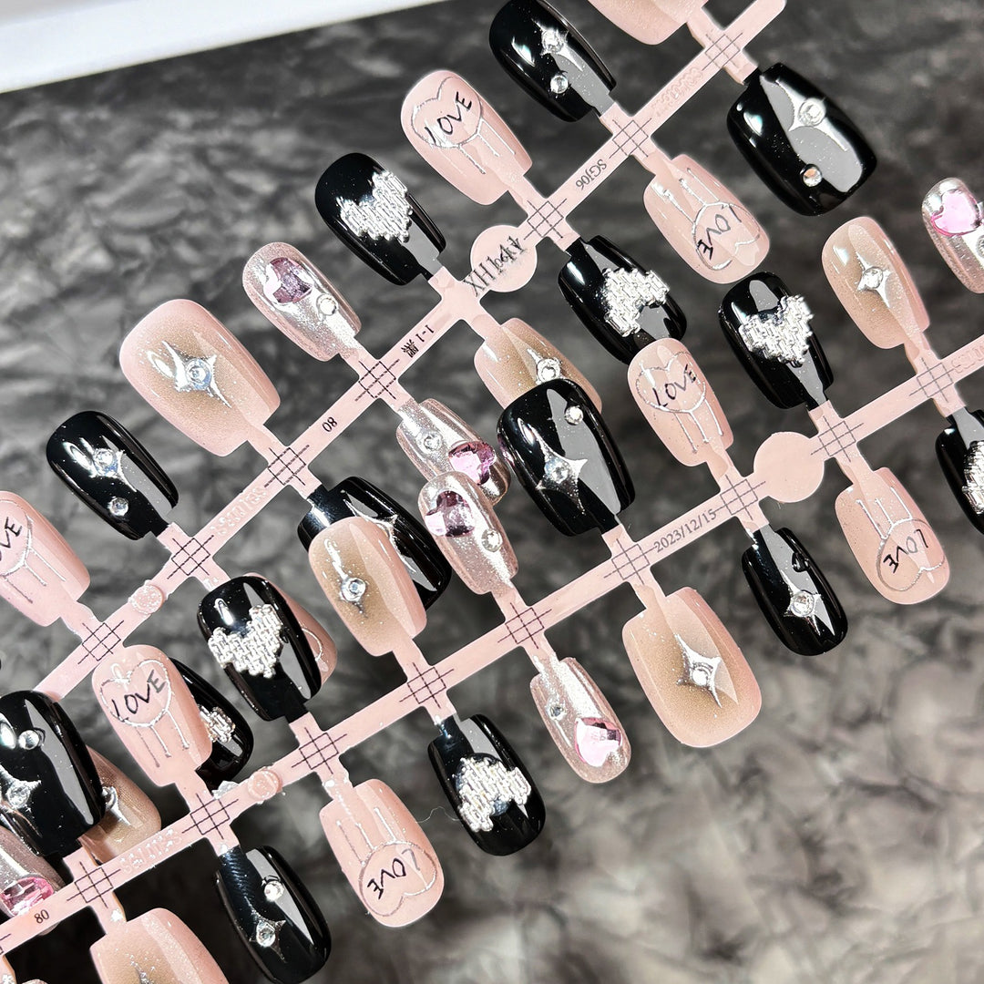 Dekoratives Press-On Nagelset mit Liebe und Stern Akzenten