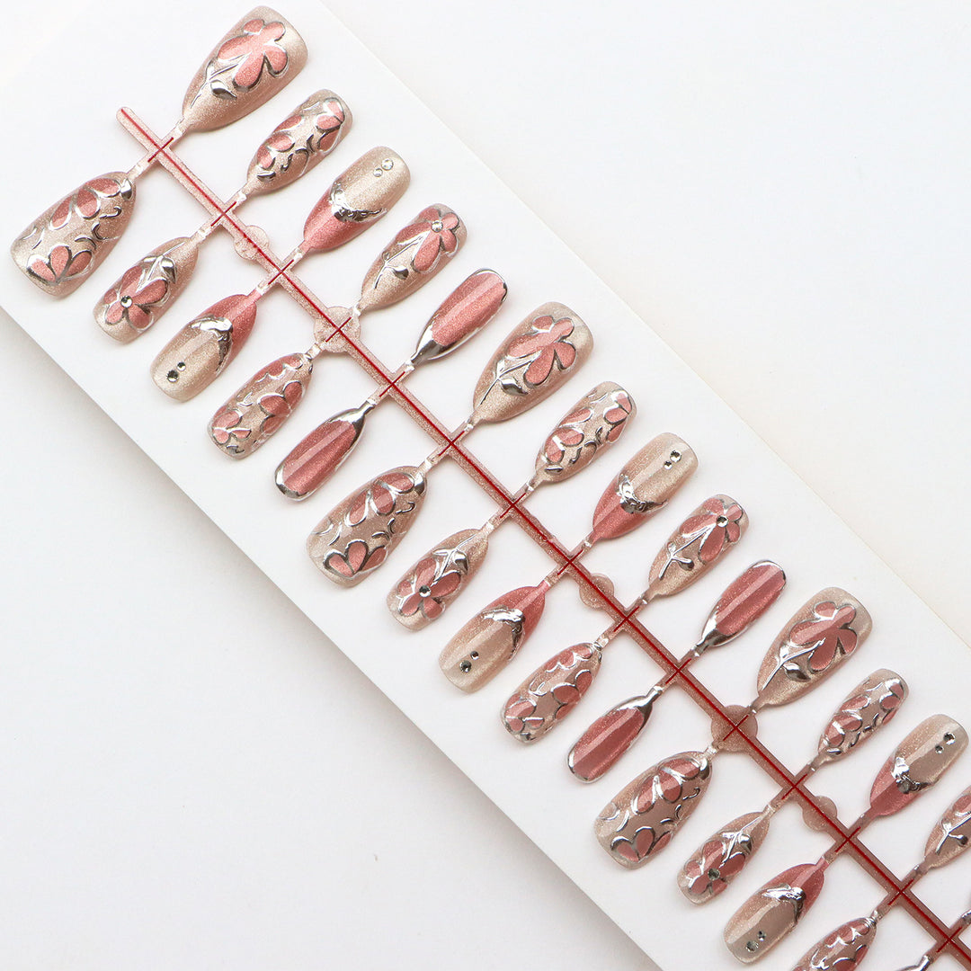 Dekorative Nagelkunst