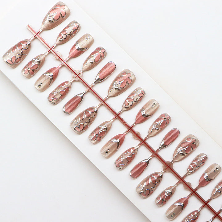 Dekorative Nagelkunst
