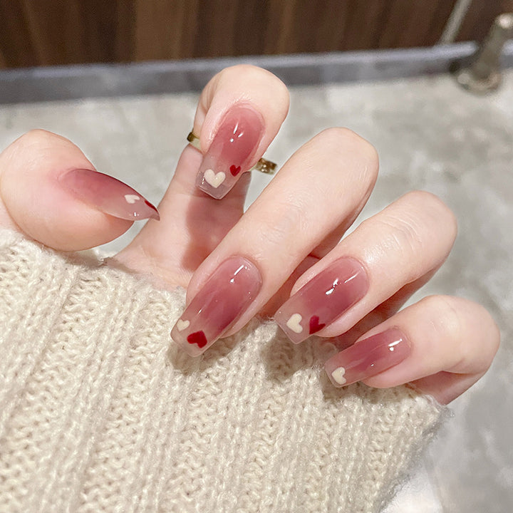 Kunstfingernägel mit Stilvollem Herz- und Ombre-Design Karnz