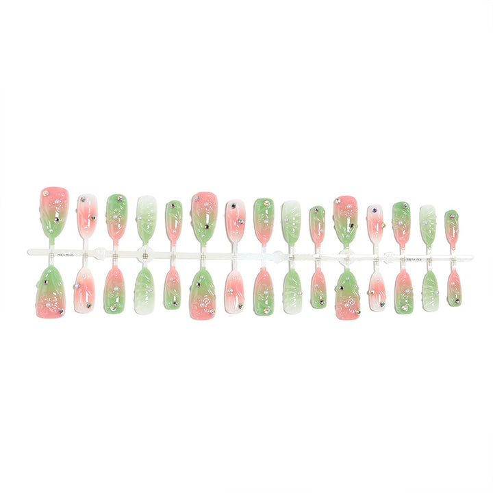 Kunstnagel-Set mit frühlingshaftem Design und Glitzerakzenten Karnz