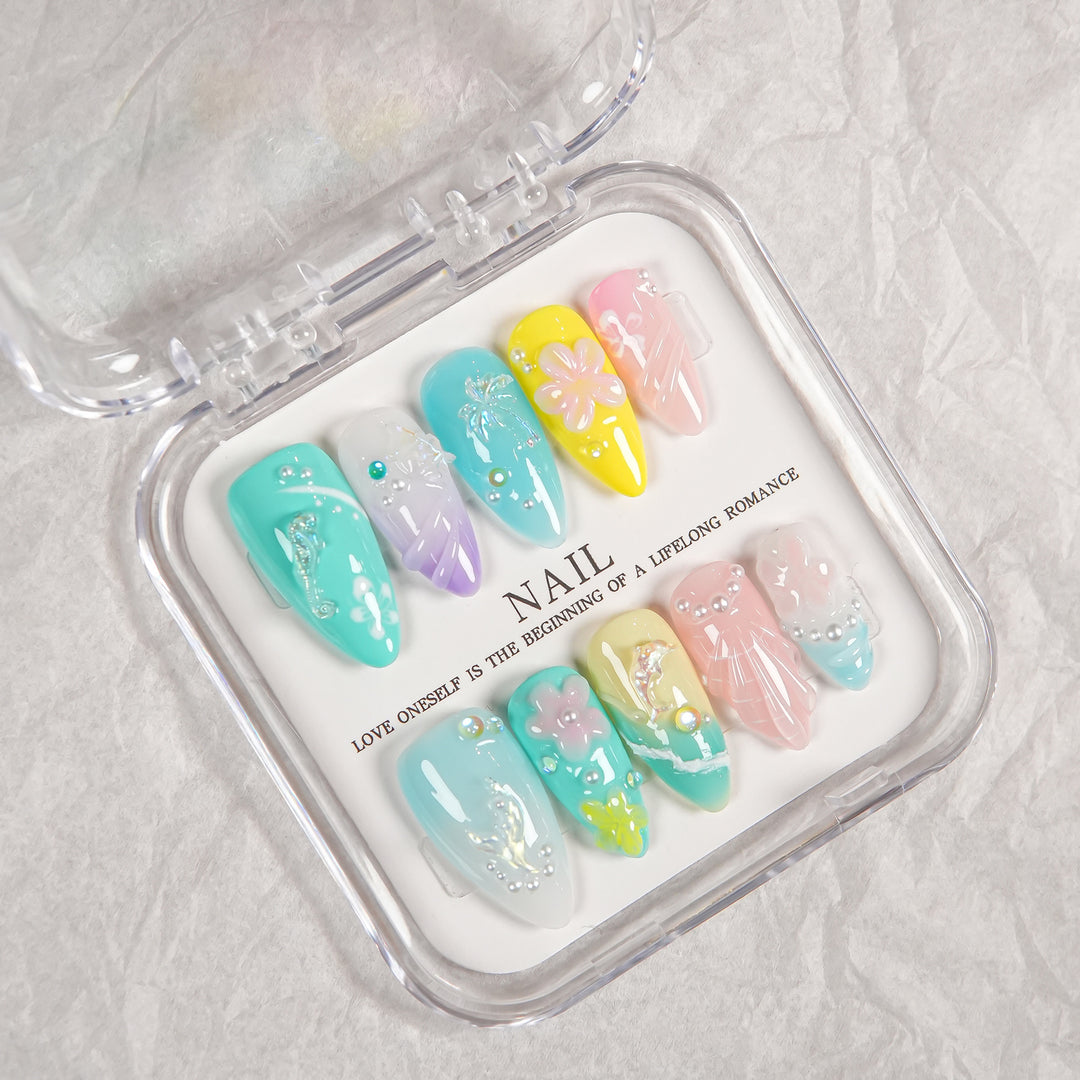 Dekoratives Press-On Nagelset mit einzigartiger Kunstfertigkeit