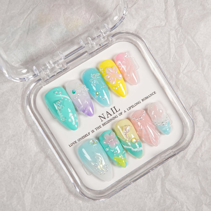 Dekoratives Press-On Nagelset mit einzigartiger Kunstfertigkeit