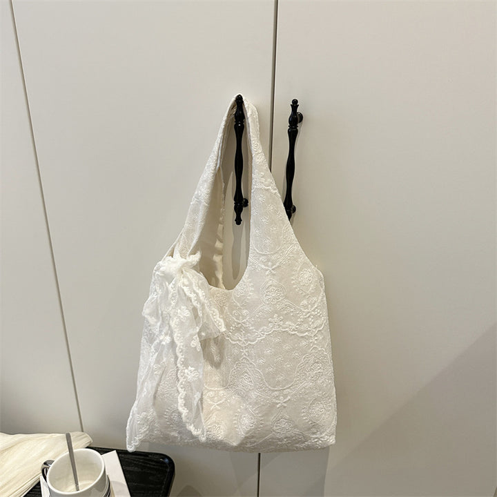Elegante Schultertasche mit Spitzenbesatz Karnz