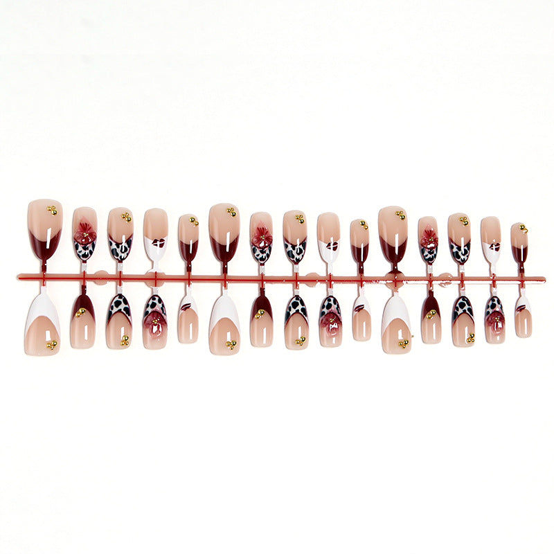 DIY Kunstnagelset Karnz