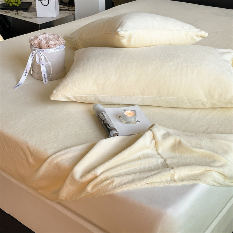 Weiches Mikrofaser-Spannbettlaken-Set mit samtiger Oberfläche und passenden Kissenbezügen